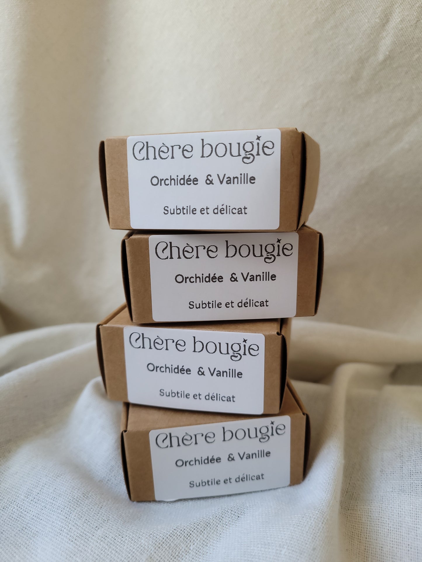 Fondants parfumés Orchidée Vanille en cire naturelle, arrangés en cercle pour révéler les paillettes